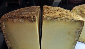 CANTAL ENTRE DEUX FERMIER (environ 250g)