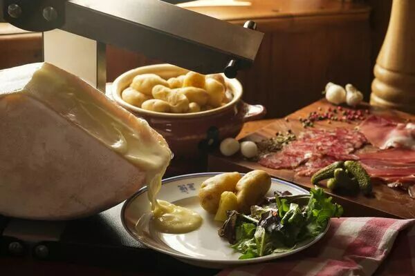 LA RACLETTE  (300g environ) 1 personne bon mangeur 